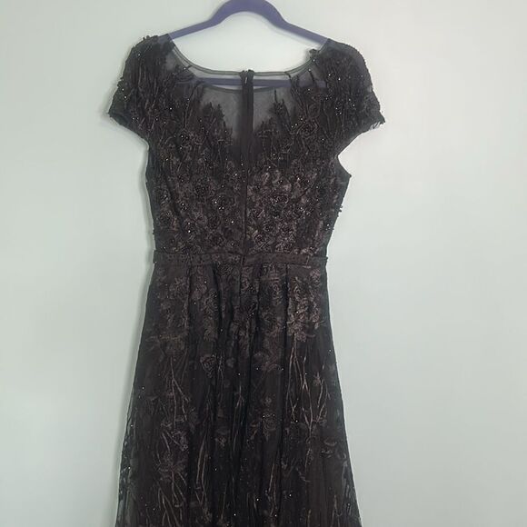 EMBELLISHED FLORAL CAP SLEEVE A LINE GOWN NWT - Picture 9 of 13